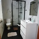 Palac Pod Bocianim Gniazdem Ostello Runowo (Pomerania)
