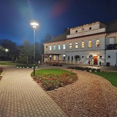 Palac Pod Bocianim Gniazdem 旅馆