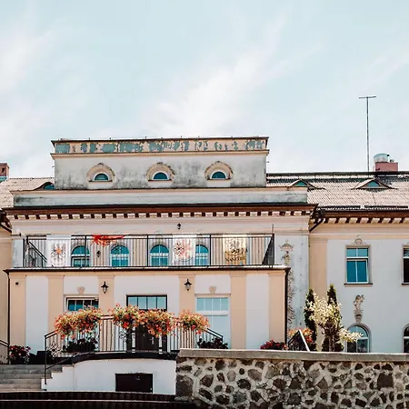 Pałac Pod Bocianim Gniazdem Hostel *