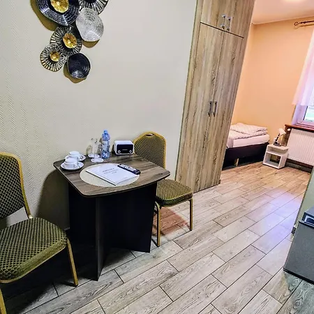 Pałac Pod Bocianim Gniazdem Hostel *