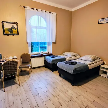 Palac Pod Bocianim Gniazdem * Runowo (Pomerania)