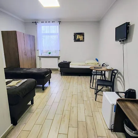 Hostel Palac Pod Bocianim Gniazdem Runowo (Pomerania)