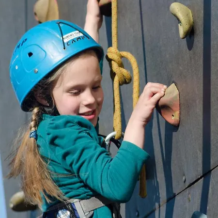 Hostel Palac Pod Bocianim Gniazdem Runowo (Pomerania)