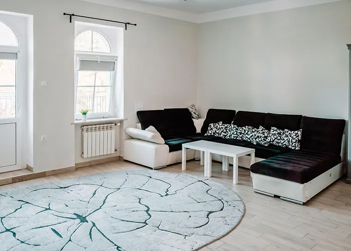 Palac Pod Bocianim Gniazdem 旅馆 *