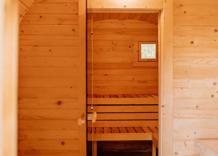 Palac Pod Bocianim Gniazdem * Runowo (Pomerania)