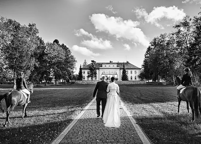 Palac Pod Bocianim Gniazdem * Runowo (Pomerania)